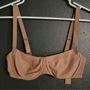 NWT Skims no show unlined balconette bra